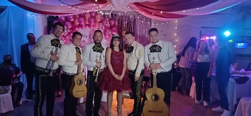 Quinceañera con mariachis